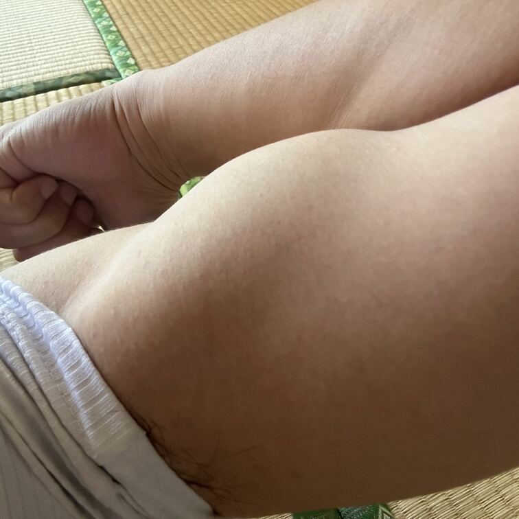 こんな腕好きな女性居るのかな?