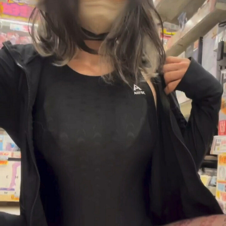 露出撮影数日分まとめました💓
露出、鼻フック、口枷、水着、ミニスカ
