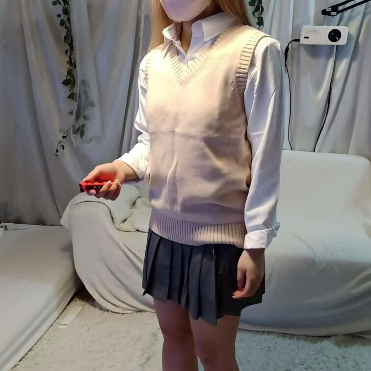 負けたららスカート折りの罰ゲーム。
どこまで短くなるかな??