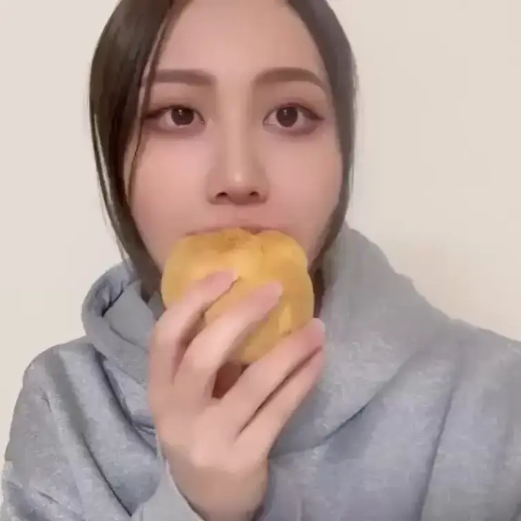 もぐもぐ