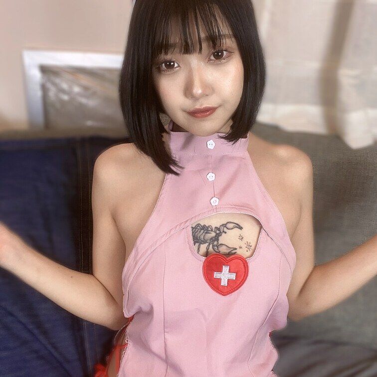ナースコス💉💓

こんなえちえちナースにおっきい注射したくない？？