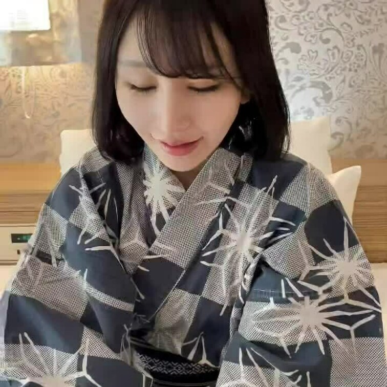 温泉旅行でこっそりオナニー♡イキまくっちゃった・・・