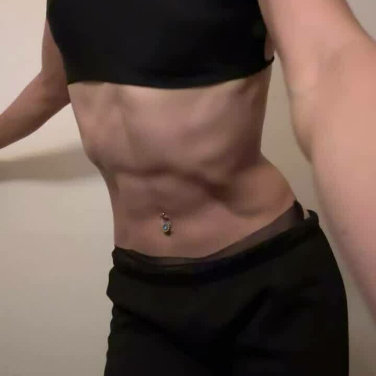 ブラックフライデーにちなんで、
黒の下着で黒筋です💪🖤
