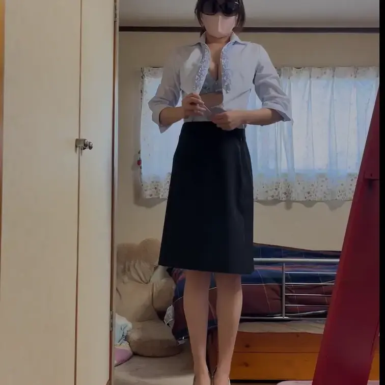 今日は
お忙しい中、お時間をくださり、ありがとうございます。
弊社で扱っている下着を、ぜひこちらのお店でおいて欲しい