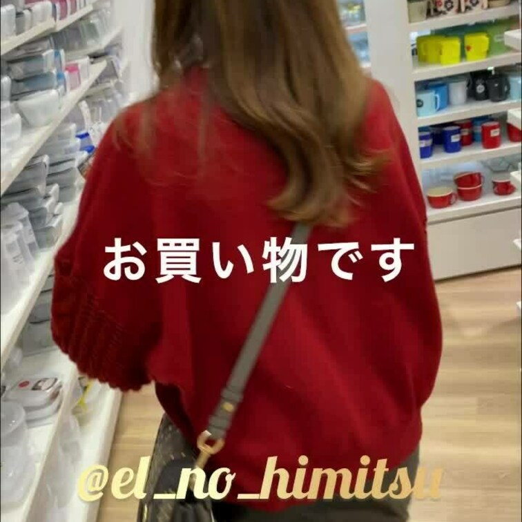 【無料】赤いニットのその下は💕