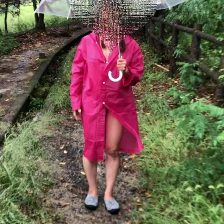 雨降りレインコートのお散歩です
前からは誰も来ないでね🌹