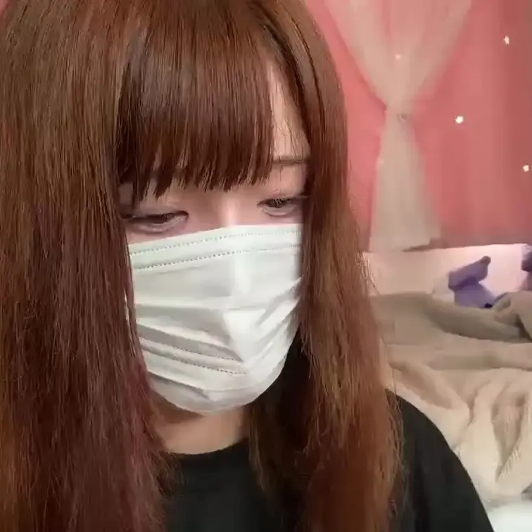 【みれい 20 歳】

みれいさんのライブ配信動画です
生ライブ配信だと、1 回の有料配信を視聴すると、おおよそ平