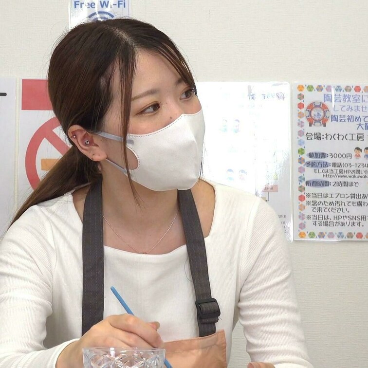 ちょい見せ。本編はこちらから→
#15【陶芸中の胸チラ】美人の浮きブラ乳首、胸チラ特集!!奥様/大学生/カップルの前屈