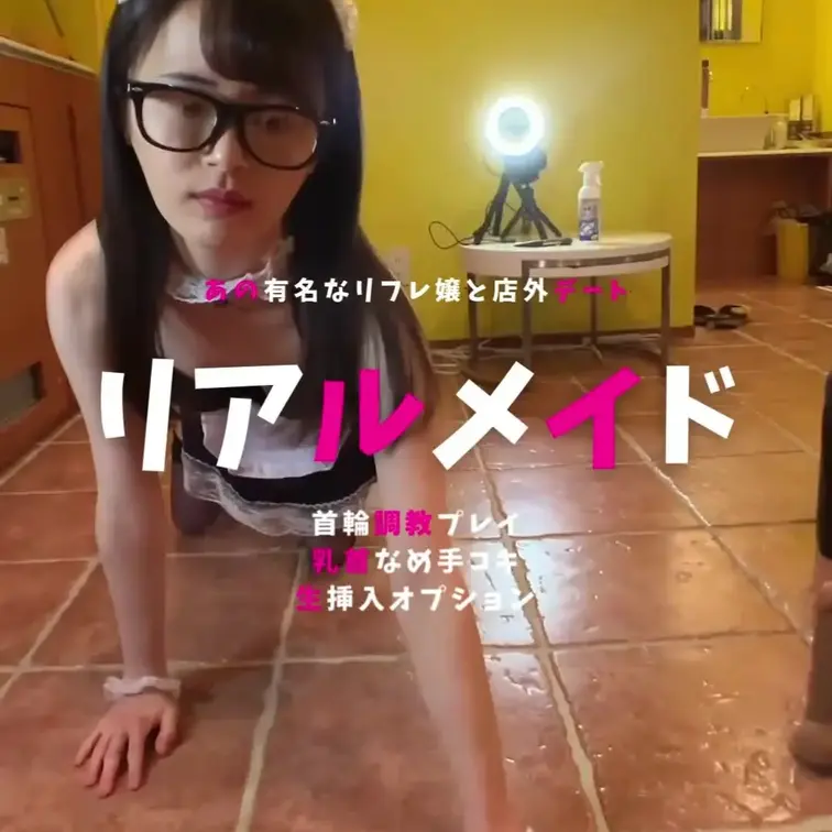 あの有名リフレ手コキ嬢との店外撮影オプション 　一生懸命におしゃぶりする幼い体型　不釣り合いなピンク乳首と薄毛おま○こ