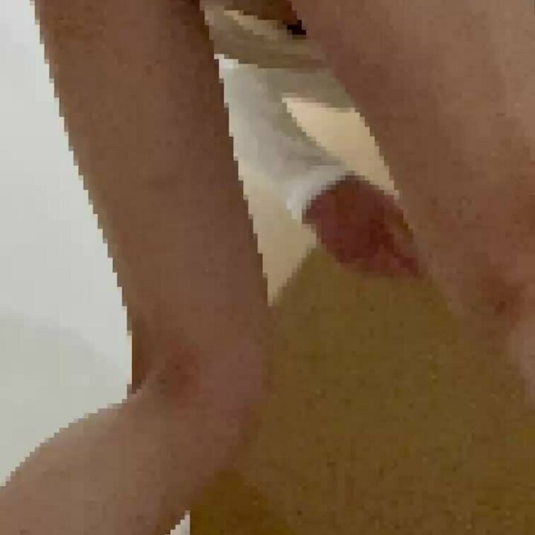 リクエスト投稿♥️
ノーパンでお尻ドアップ🍑
そしてこんなポーズやあんなポーズで
パイパン改造まんこガン見せ👀♥️