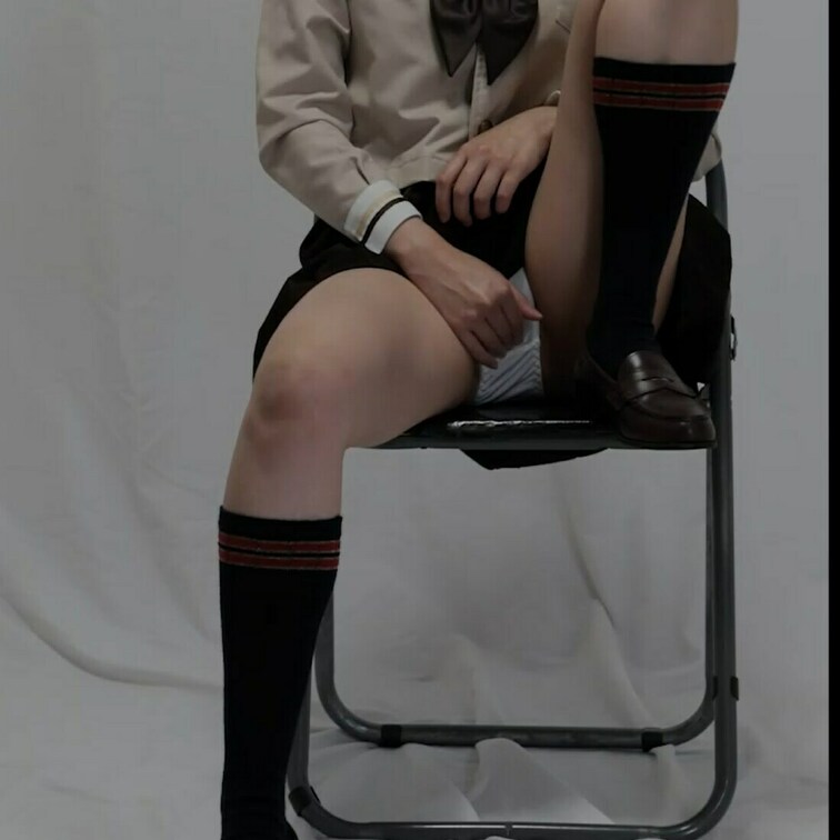 制服でパンツの上からオナニーしました