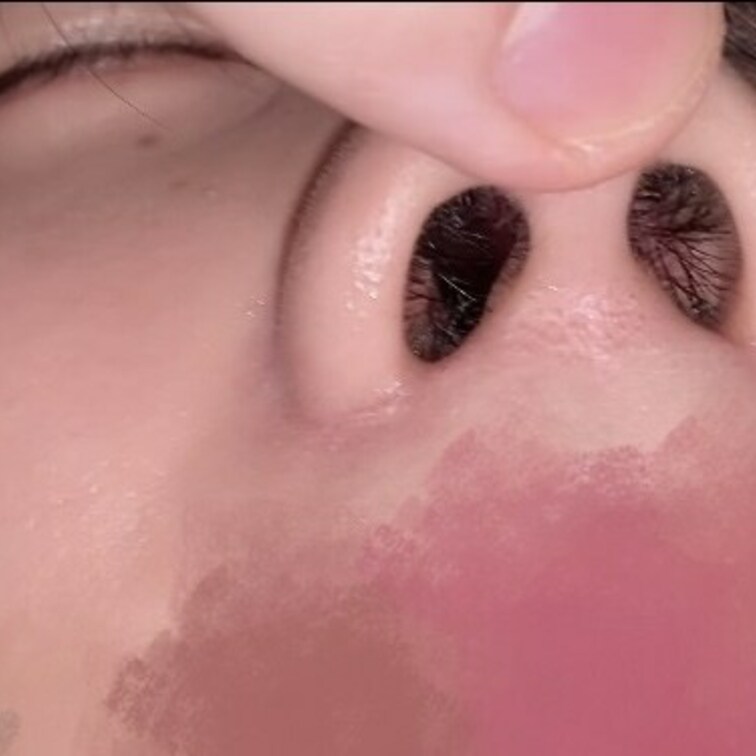 鼻の穴をじっくり観察されます、、
鼻毛丸見えで恥ずかしすぎます、、