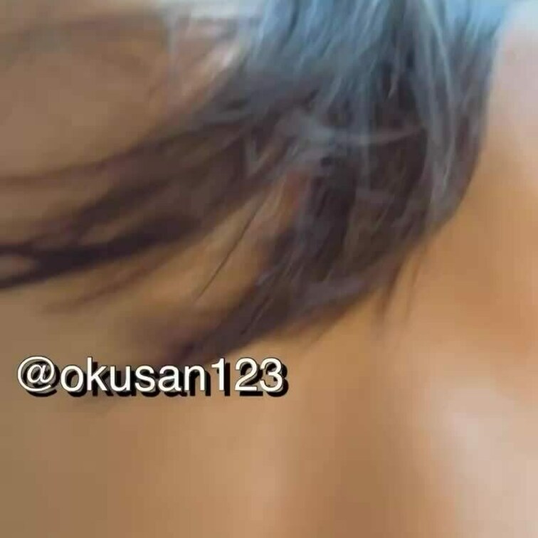 お待たせしました💦
久しぶりの投稿です。（奥さんとバック①）

奥さんはバックが好きなんでエロい声で喘いでいる動画