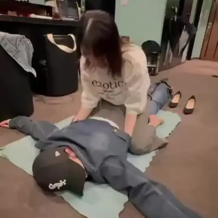 皆様大変お待たせしました！
今回のくすぐり動画はこちらです👍

是非いっぱい見てあげてくださいね(  ˆОˆ  )