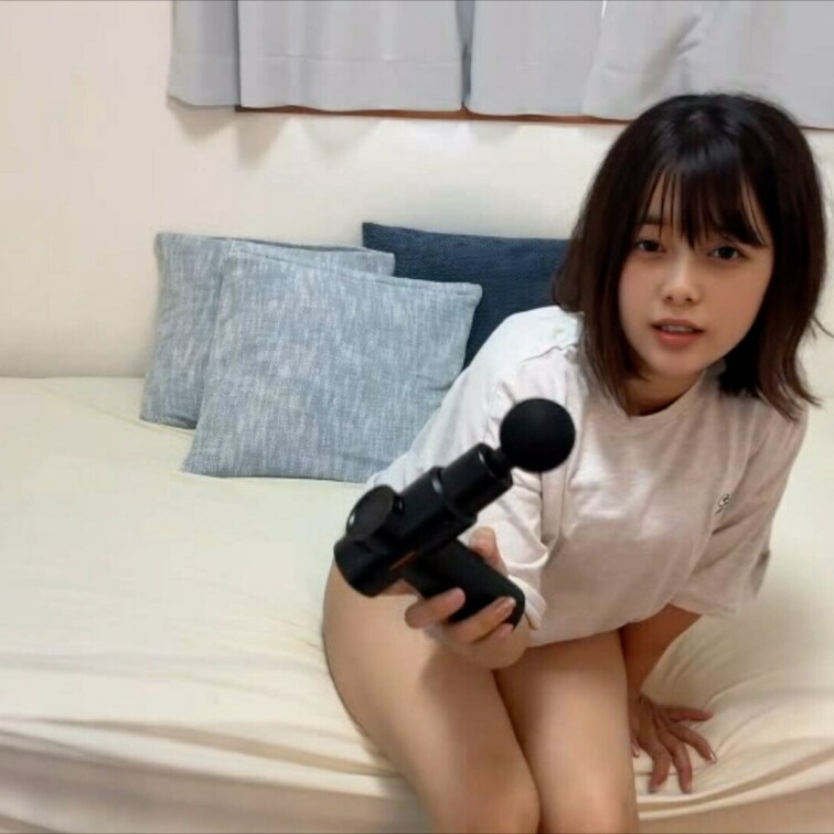 【ファン限定フル動画】🎁

お気に入りのぴちぴちのスキニージーンズを履いたまま、パンツがすぐ濡れちゃうくらいデンマ当