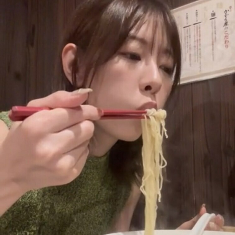 【Myfans先行動画】ラーメンずるずるして駄弁るだけ