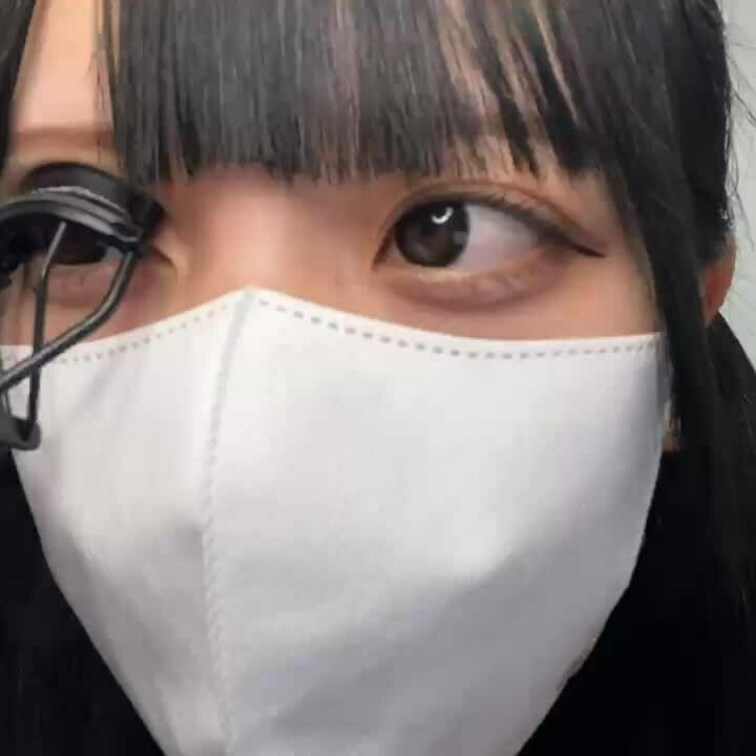 【りん 18 歳】

りんさんのライブ配信動画です
生配信 だと、1 回の有料配信を視聴すると、おおよそ平均 5,