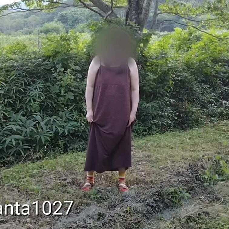 Twitterで知り合ったドM露出狂熟女カフェラテさん(40代後半)と初の野外露出撮影を行いました。白昼堂々オナニーは虫