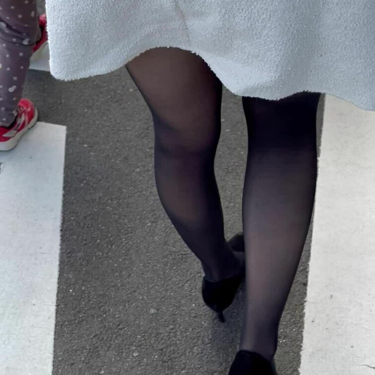 美人妻のピンヒールと黒タイツ❤️