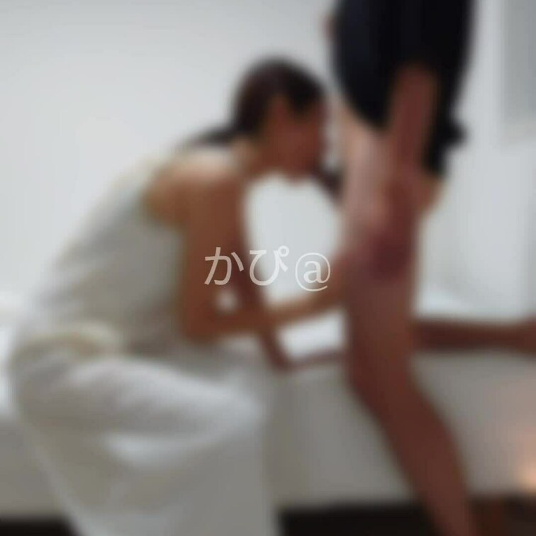 NTR後輩くんとの再戦フェラシーン。
他人棒をたくさん舐めてる姿がヤバいです…。こんなに長く舐めるチン好きの彼女どう思
