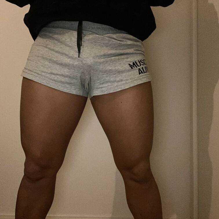 今日も大腿四頭筋パンプパンプ〜