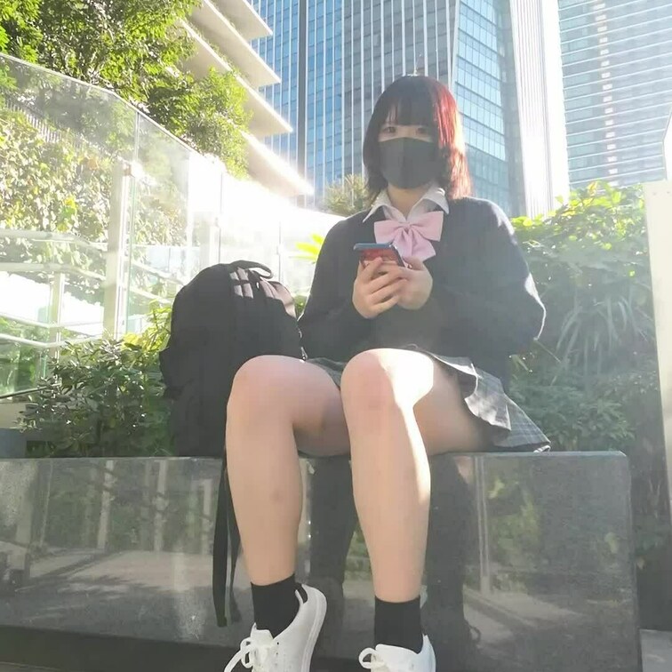 無料サンプル
【縦型動画】制服ミニスカ○○○が路上で生パンツ丸出し！ 野外露出の緊張と興奮で股間濡れちゃった・・・
