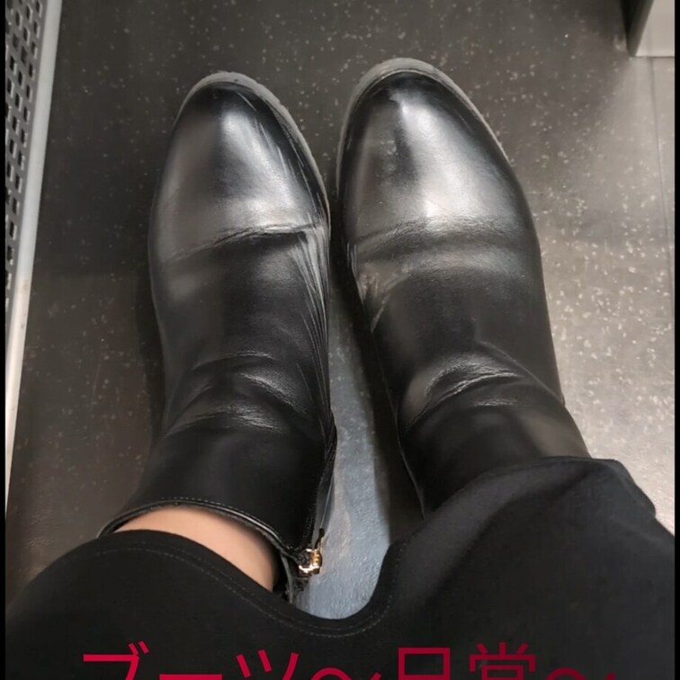 ブーツ〜日常〜
どうしたらブーツは臭くなるのか？そんなテーマから歩行している所を撮影しました。
たくさん歩いて、蒸れ