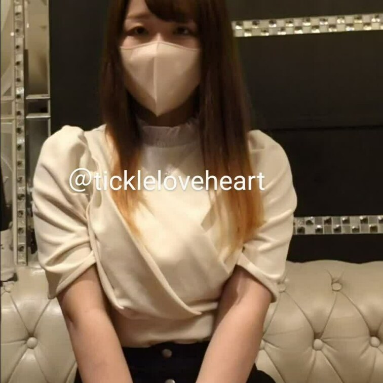 脇腹を中心にくすぐり責め

モデル：美音