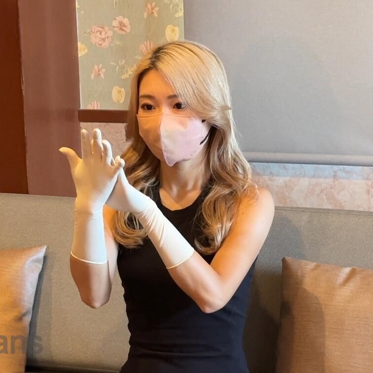 手袋好きの変態さんに手袋しているところを覗かれてました😎
どこから嗅ぎつけてきたのか、、、
せっかくなのでご奉仕