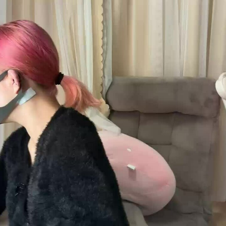 【みれい 20 歳】

みれいさんのライブ配信動画です
生配信 だと、1 回の有料配信を視聴すると、おおよそ平均 
