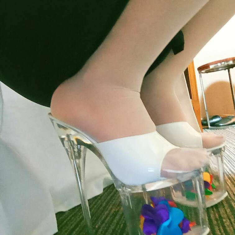 足フェチマゾとイメプレ🏥💊💉👠
持参してくれたサンダルのヒールがめちゃ高くて、足フェチ感溢れまくってたꉂ🤣𐤔

夜