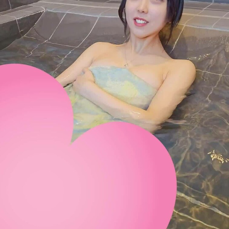 グラビアアイドル✨白崎えりか✨公式サイトです！
白崎えりかの魅力はもちろんのこと
有料プランではあんな姿こんな姿を