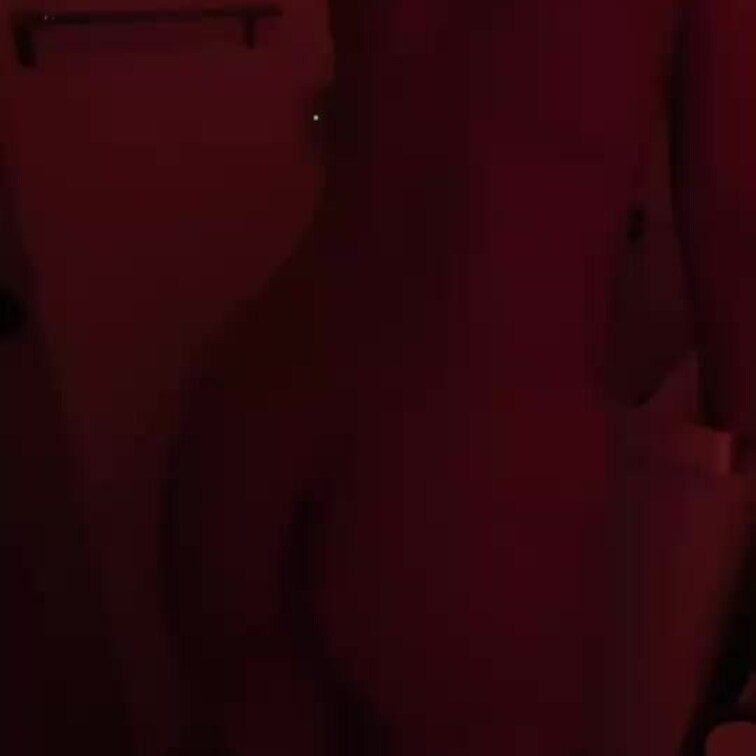 暗くて見えにくいかな？
何してるでしょうか？
