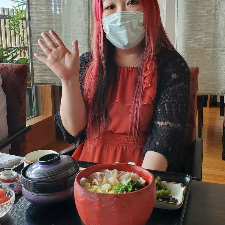 りほさんの食事前の姿。もちろん無料公開します。この後みんなで混浴しましたが、その様子は「ぽっちゃりヌーディストりほ」にて