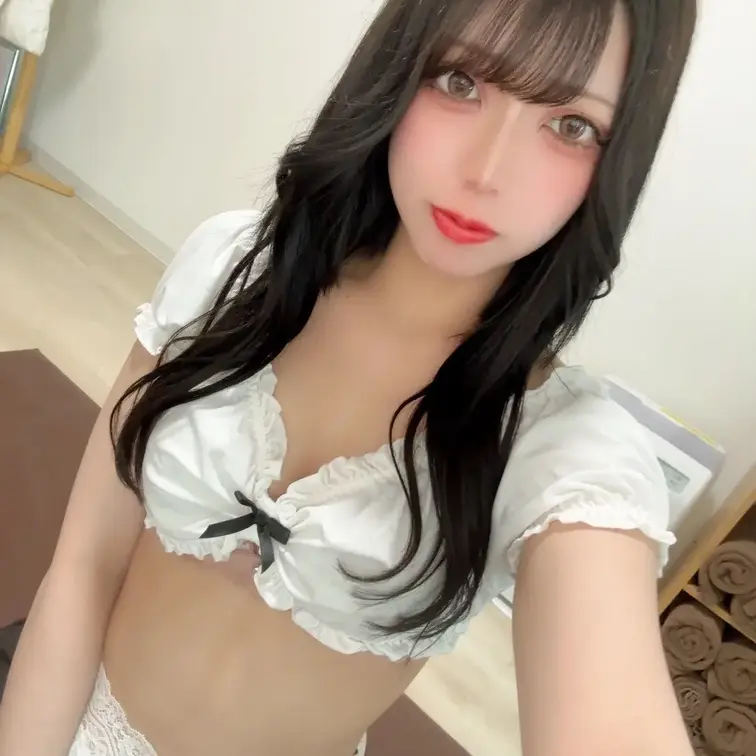 自撮りしまくっています！　
待ってるね！