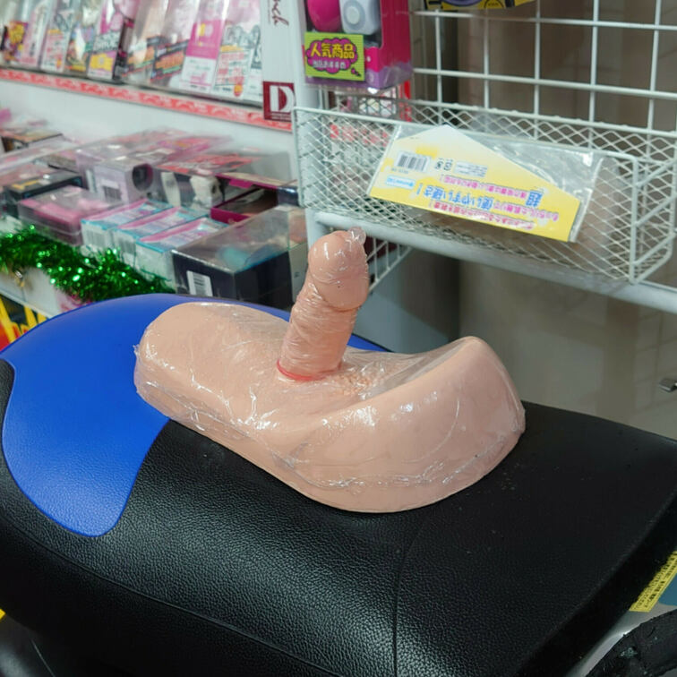 アダルトショップにこんなマシン？(笑)が置いてありました！(ﾟ∀ﾟ)

さ〜私はどうしたでしょうか？
正解は画像2