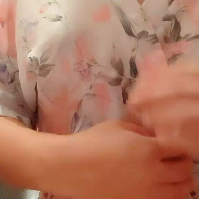 乳首に強力なクリップをつけて錘を下げて揺らしてみました
痛いけど気持ちいいです