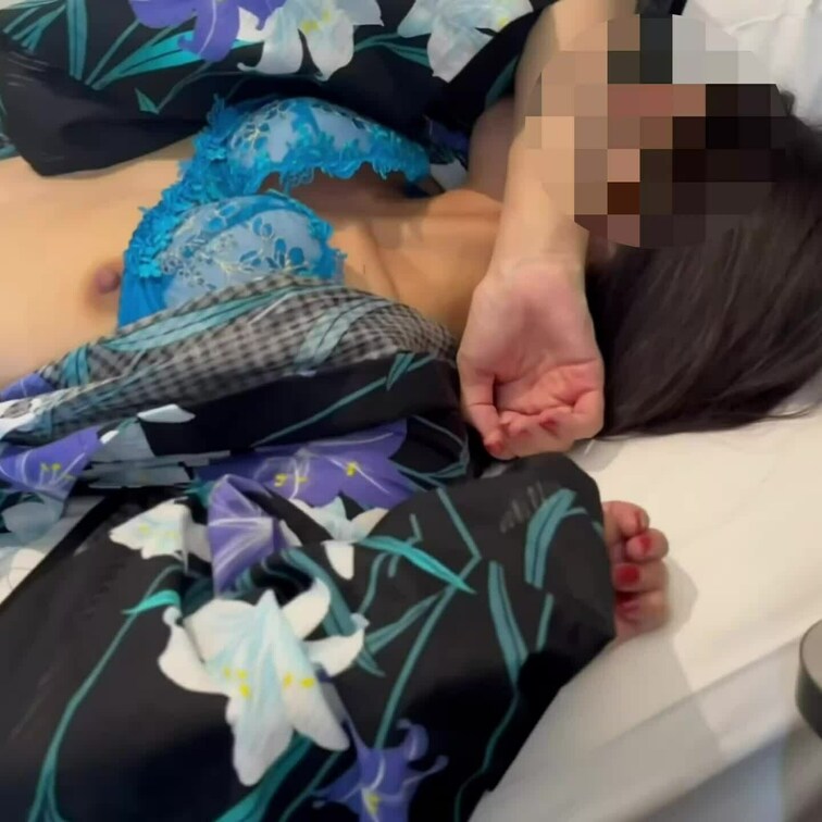優しく上手い外国人の舌に魅了され、良い声を出す妻は最高にエロい🤤

本編はこちらから⇩
https://myfan