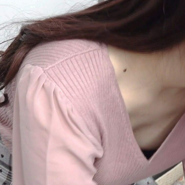 ちょい見せ。本編はこちらから→
#08【陶芸中の胸チラ】ブラが浮きまくりで乳首まで丸見え○○○系女子ちゃん！！

