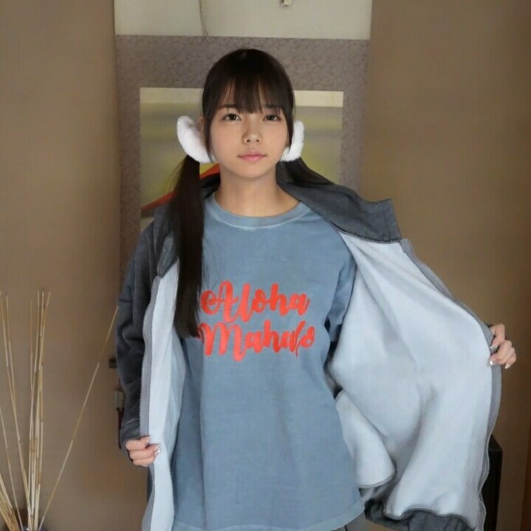 右上の「いいね❤️」を押してから見てくれると嬉しいな☺️

居間でお着替えしたよ😳
