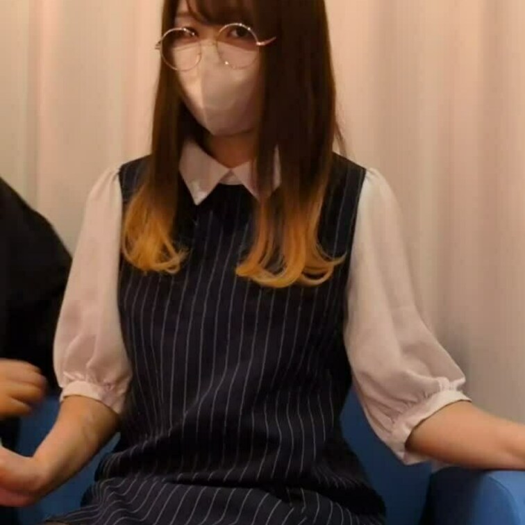 あざと可愛いメガネ姿をくすぐり責め！

モデル：美音