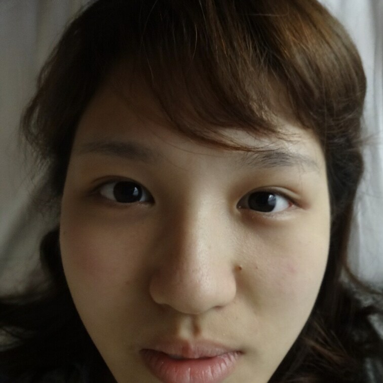 要望あってTwitterにも載せたすっぴん(>︿<｡)
完全すっぴんで、明るさすら全く調整してない無加工なんで許してく