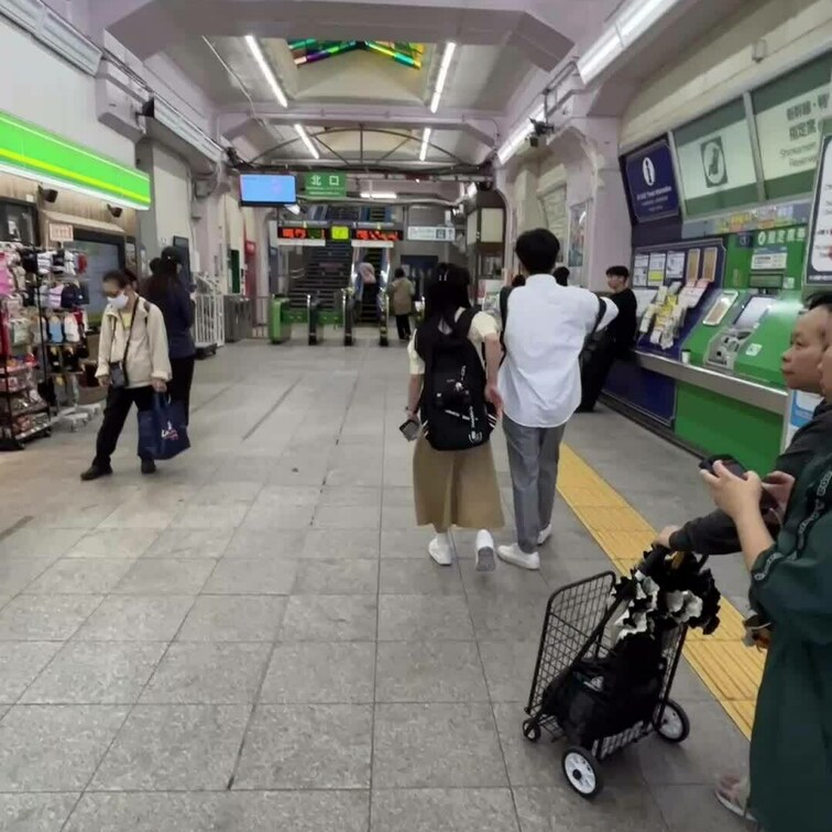 旦那さん公認でサークルへ加入してくれた優花さん。旦那さんとサークルメンバーと寝取られ部屋へ来てくれました。

外資系