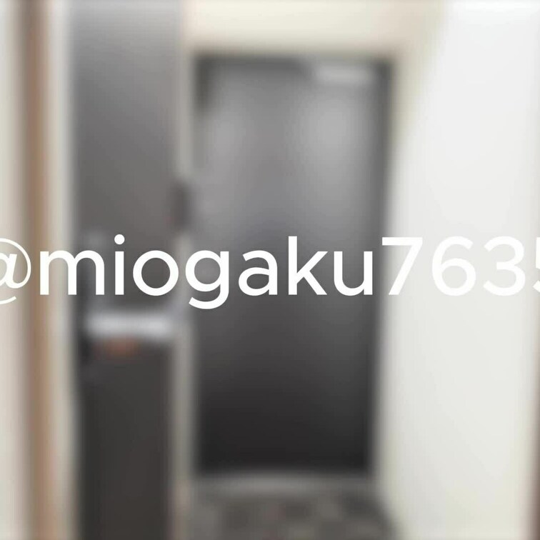 帰ってきてすぐ。待ちきれずに玄関で。。
