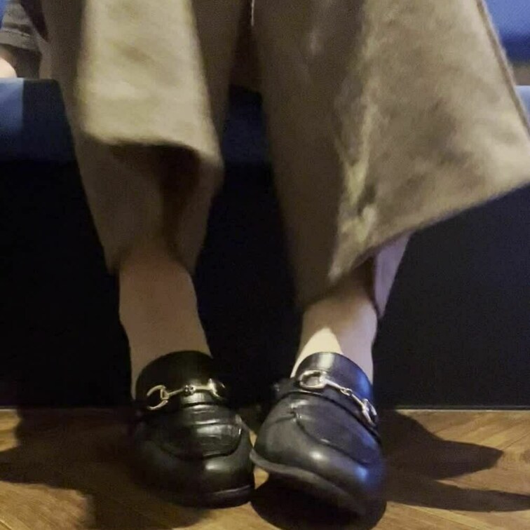 カラオケでムレムレパンスト見せつけちゃう💕
ムレムレで臭いやばいんだけど嗅いでみる？笑