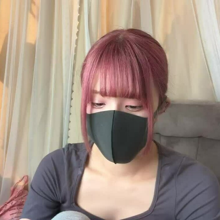 【みれい 20 歳】

みれいさんのライブ配信動画です
生配信 だと、1 回の有料配信を視聴すると、おおよそ平均 