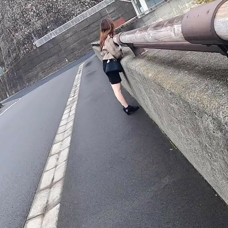 ここで露出するのも、けっこうヒヤヒヤしました・・ｗ

綺麗な景色と綺麗なおっぱいは映えますね