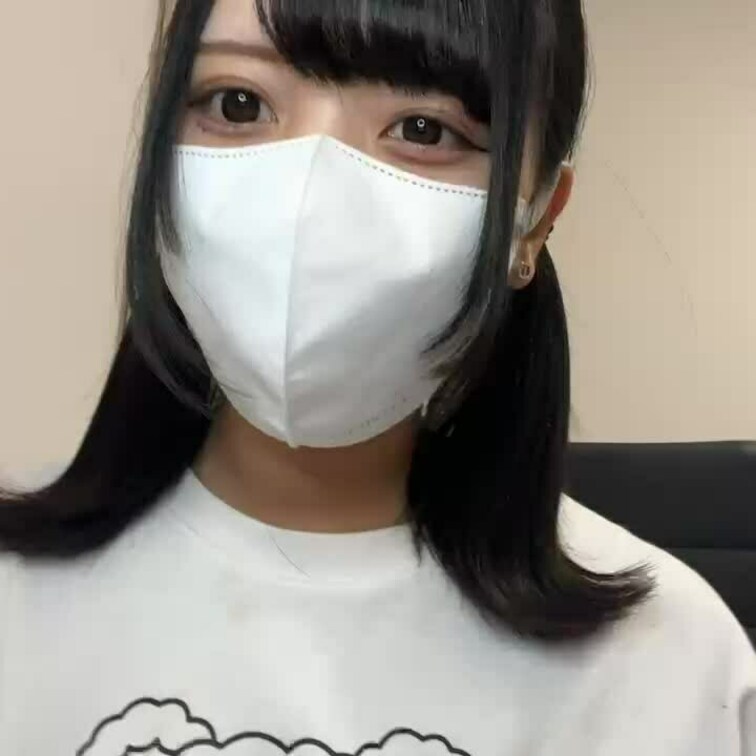 【りん 18 歳】

りんさんのライブ配信動画です
生配信 だと、1 回の有料配信を視聴すると、おおよそ平均 5,