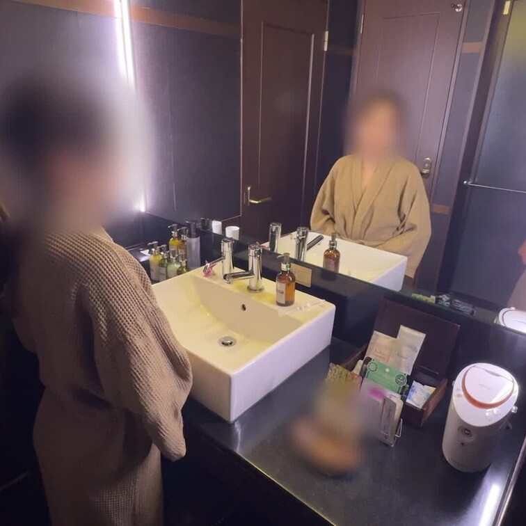 ラブホデート！　鏡の前で立ちバック　定点撮影で連続生ハメ２発射！！
美乳丸出しSEX
気持ち良すぎてすぐ出ちゃいます