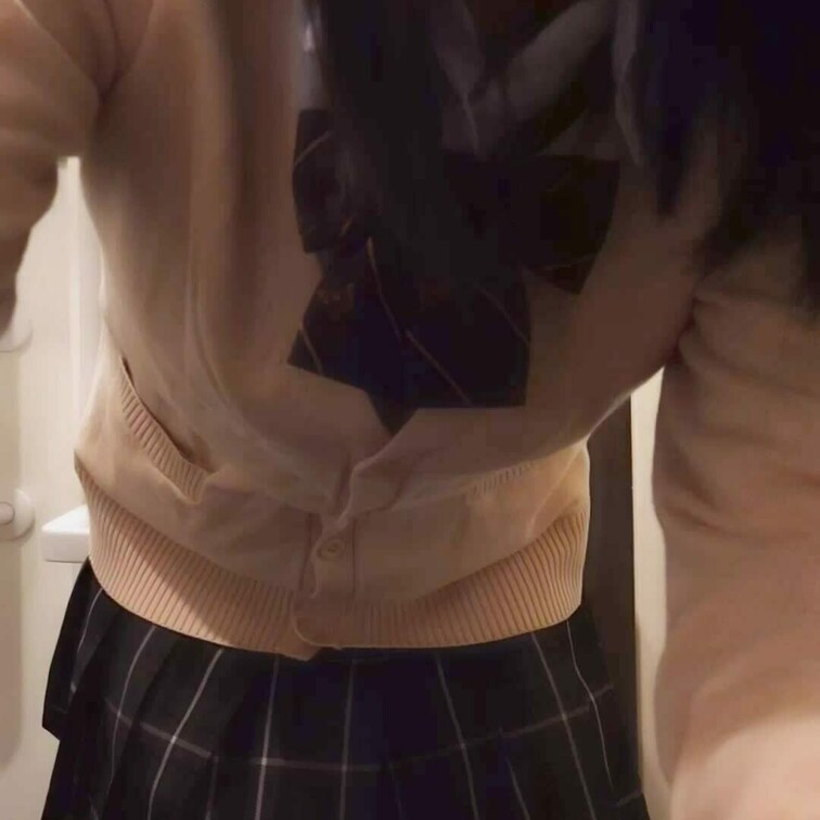 地味目スレンダー美巨乳制服女子のギャップがすごい！ト〇レオナニー